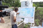 18Беженцы могут смотреть карту России, выбирая места, где они смогут работать и жить.