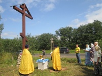 Поклонный крест  на развилке дорог