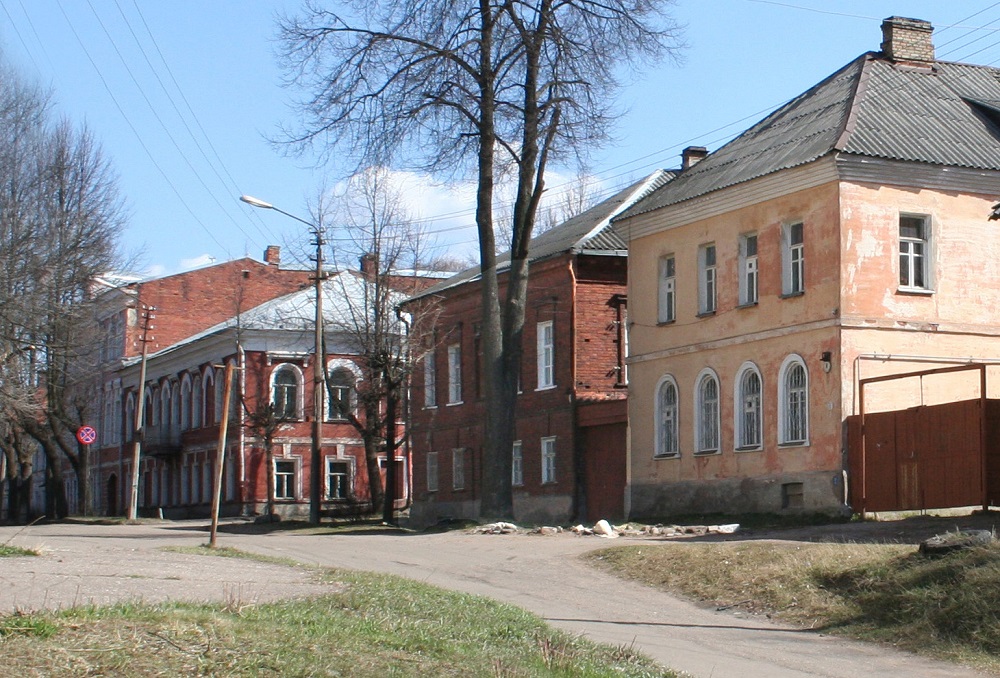 Старинный уголок Боровичей – угол улиц Майкова и 9 Января