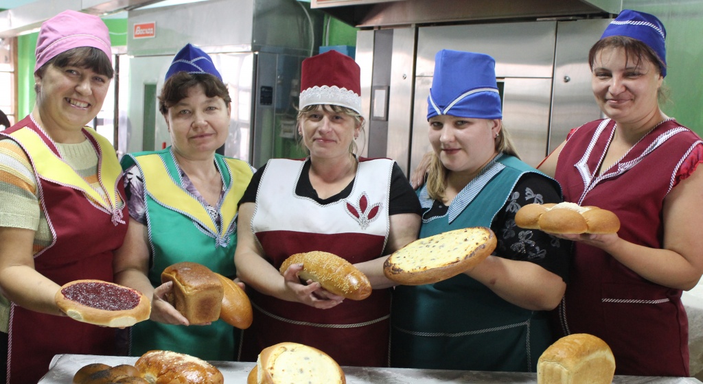 пекари (слева направо): Галина Турунова, Надежда Рыбкина, Татьяна Александрова, Мария Кузнецова, Ольга Иванова